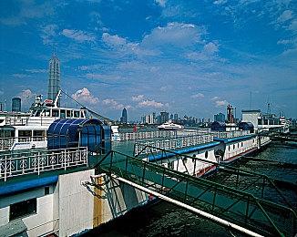 诡异风格模拟游戏新作《奇物斋》下月正式发售